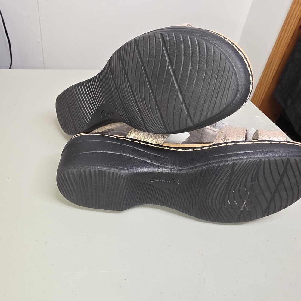 Clarks Collection Women’s Floral T-Strap Sandals in Metallic Taupe - Picture 5 of 10